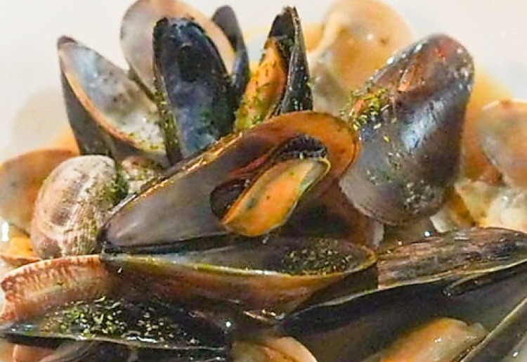 ムール貝とあさりのビール蒸し