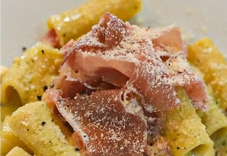 生ハムとトマトのバジルクリーム